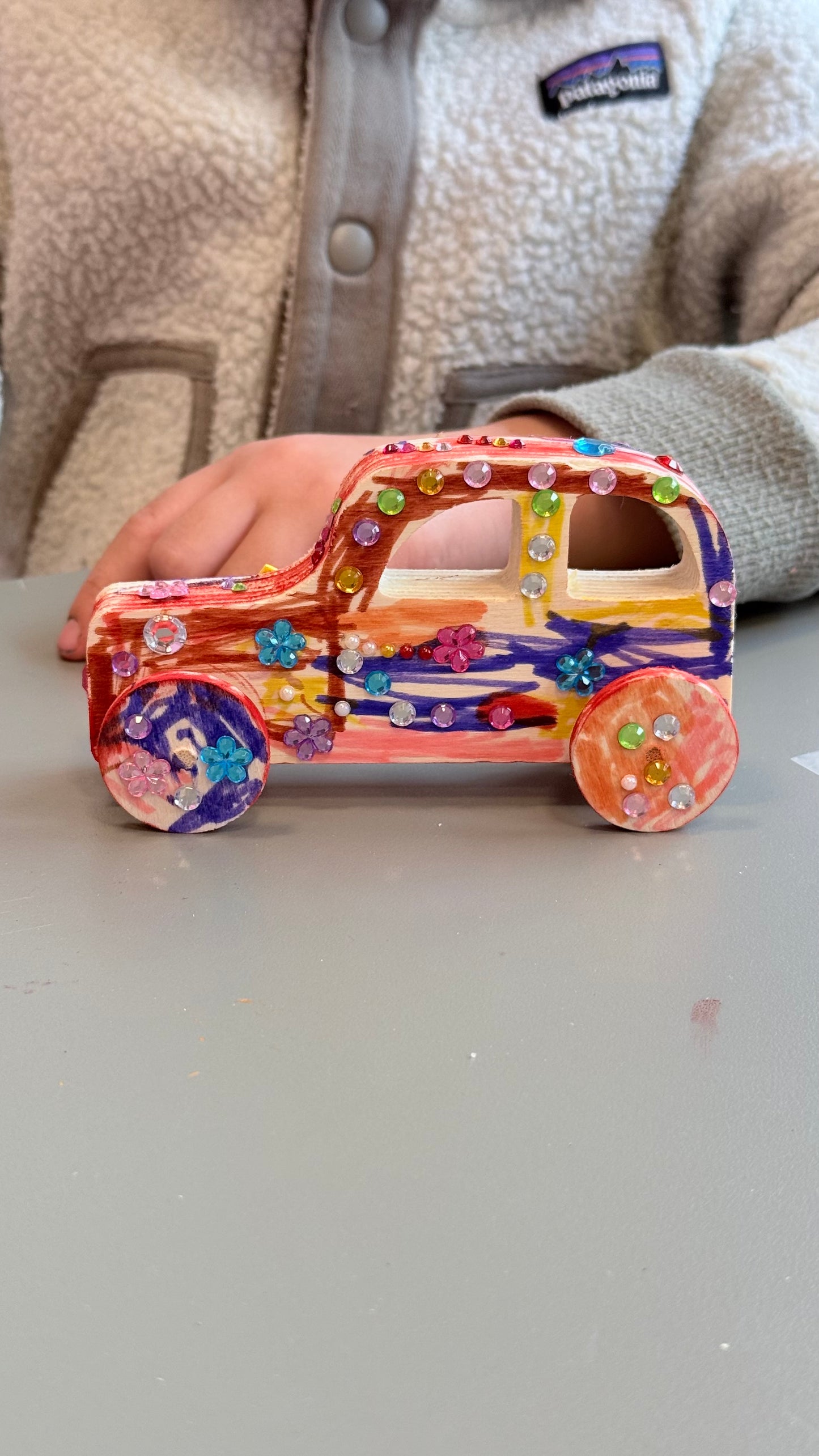 Atelier créatif - ma petite voiture en bois - Activité enfant Paris 9 -