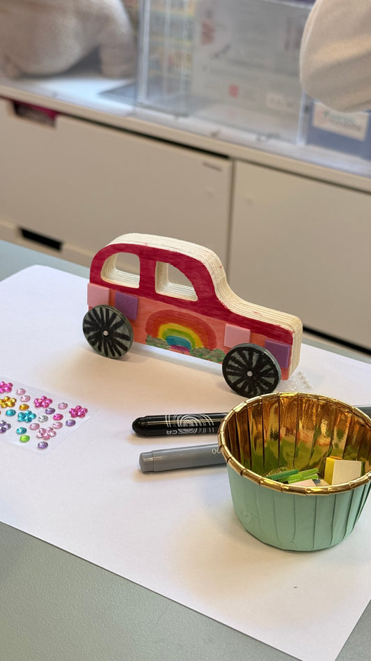 Atelier créatif - ma petite voiture en bois - Activité enfant Paris 9 -